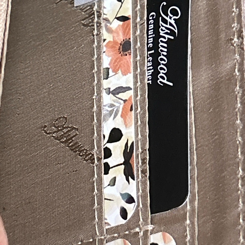 Atwood Leather Blush Pink Zip-Around Wallet w/Deer Logo Approx. 7.5 x 4 - Picture 12 of 17